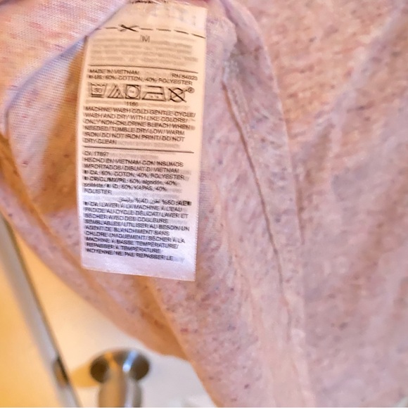 Old Navy multi mosaic everywhere crew, size M. - Picture 5 of 5